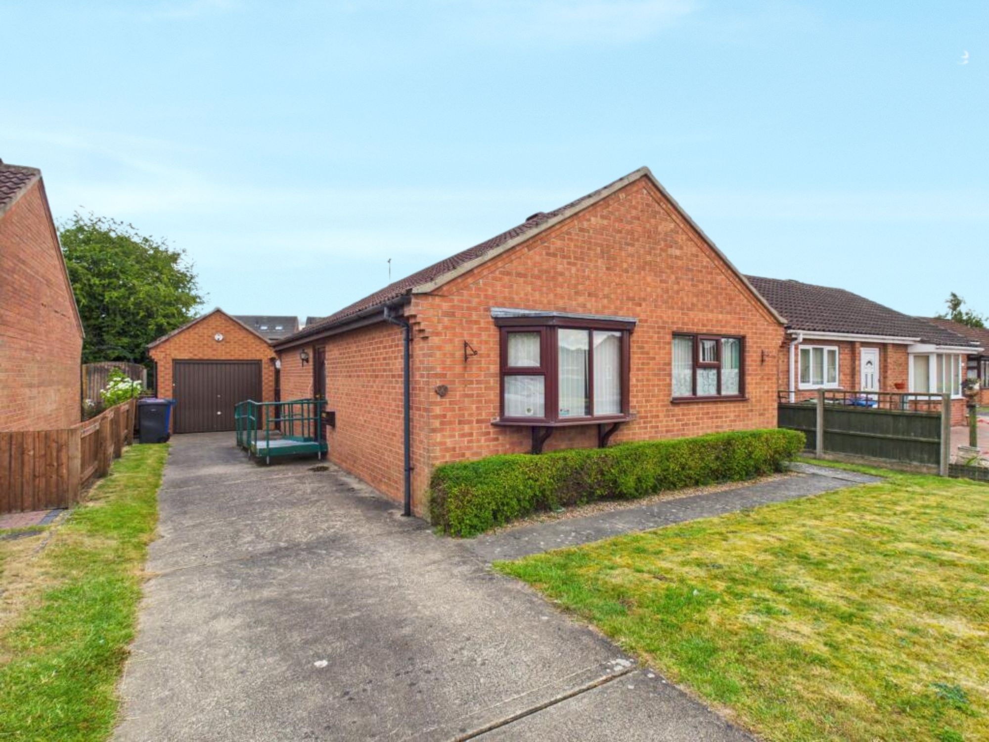 2 bedroom Detached bungalow For Sale