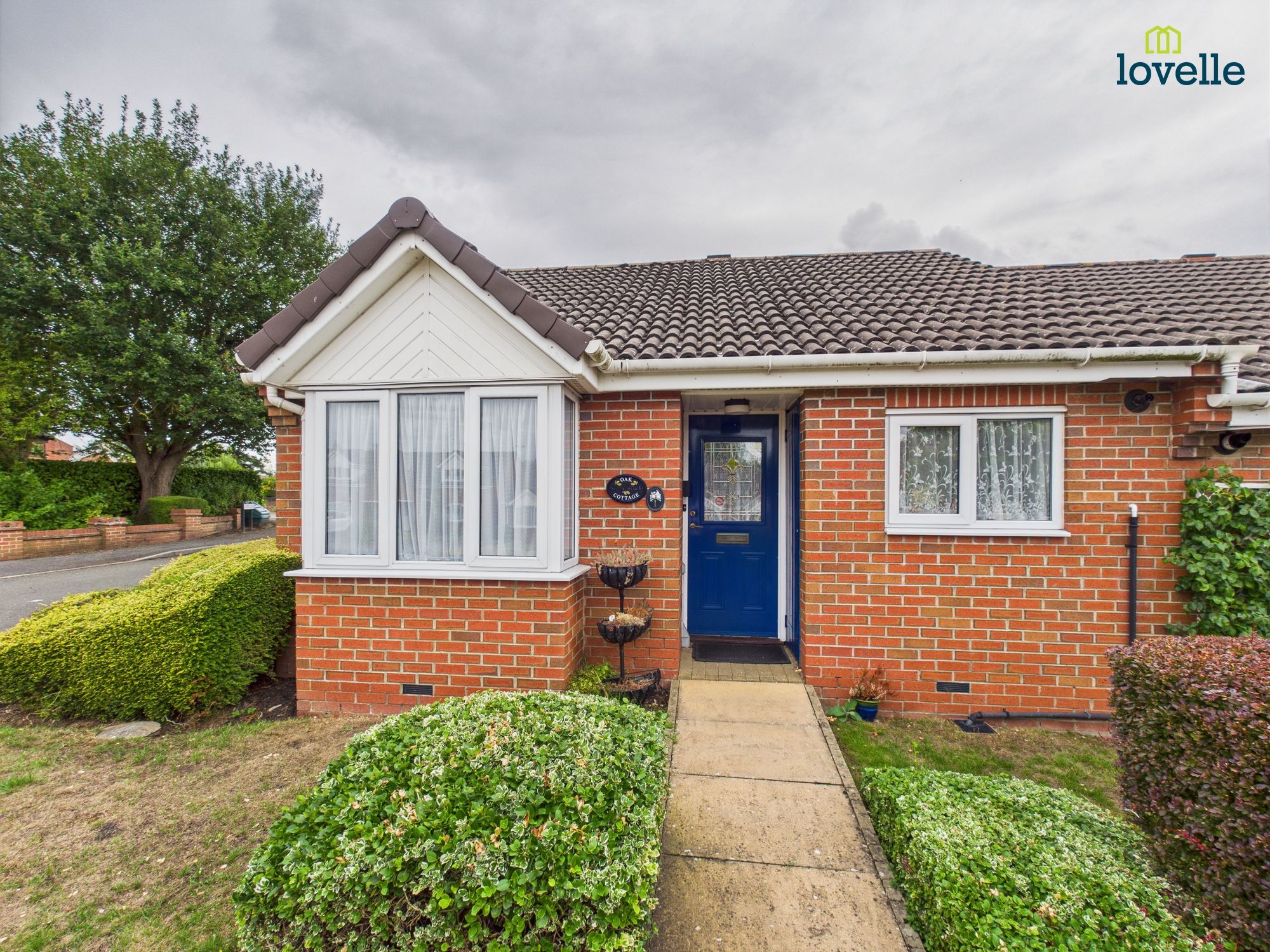 2 bedroom Terraced bungalow Under Offer