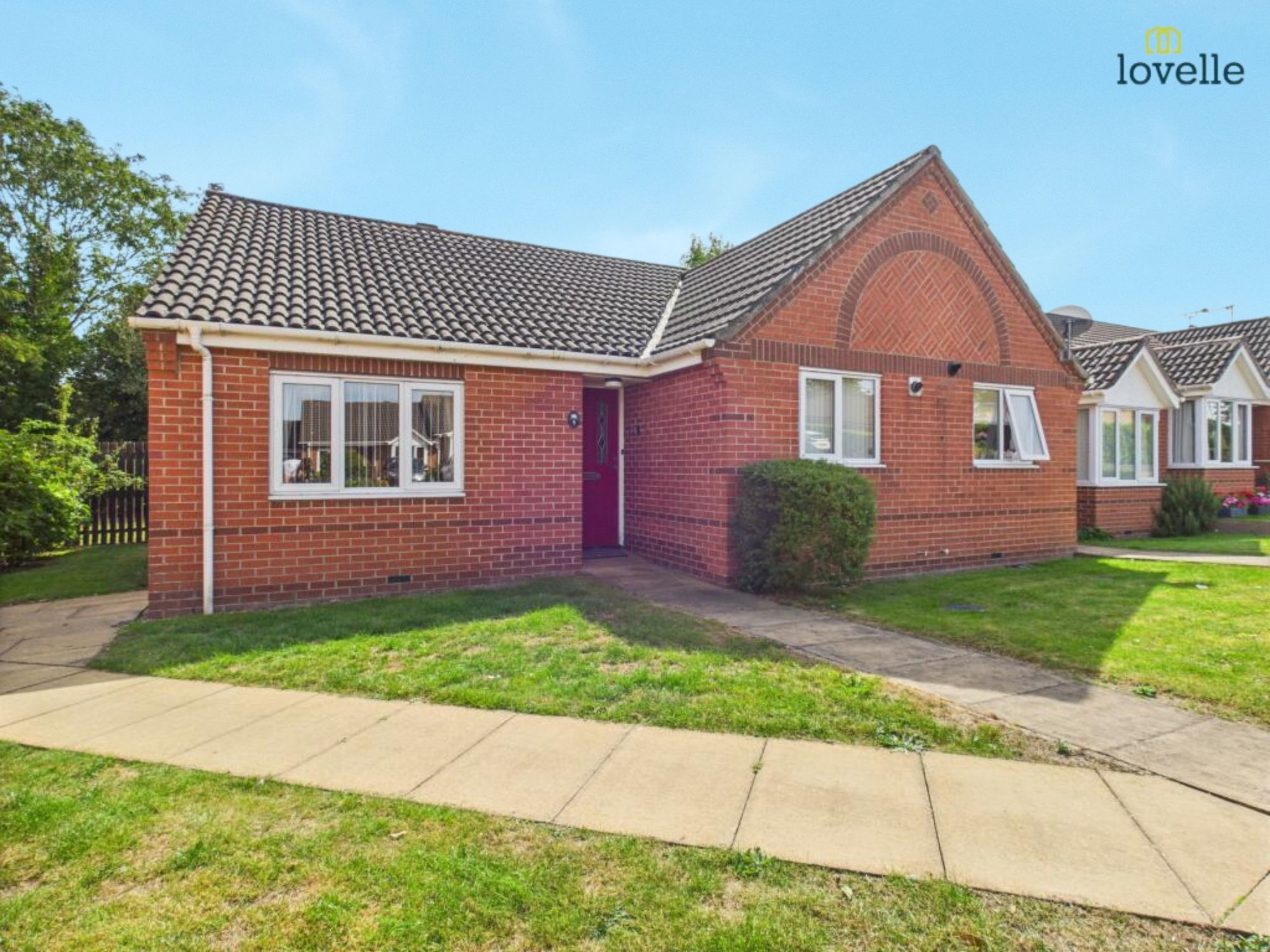 2 bedroom Terraced bungalow Under Offer