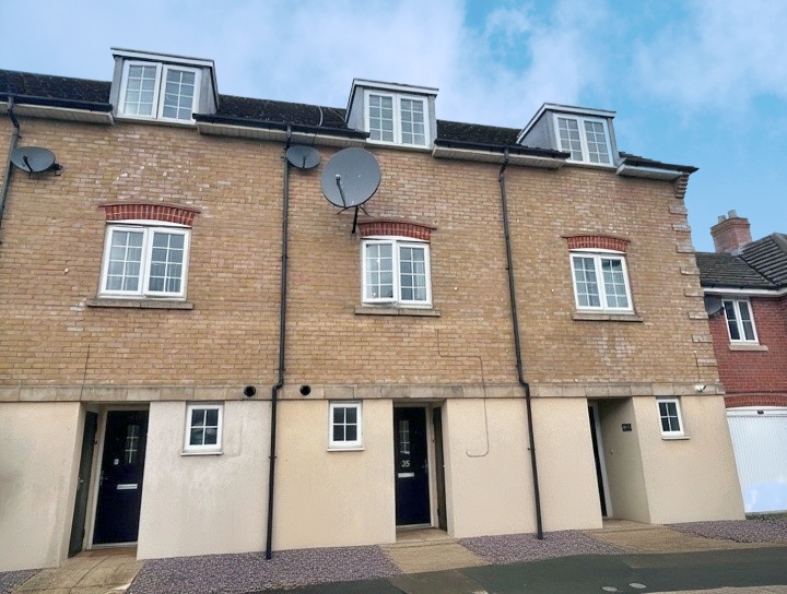 4 bedroom Town house For Sale