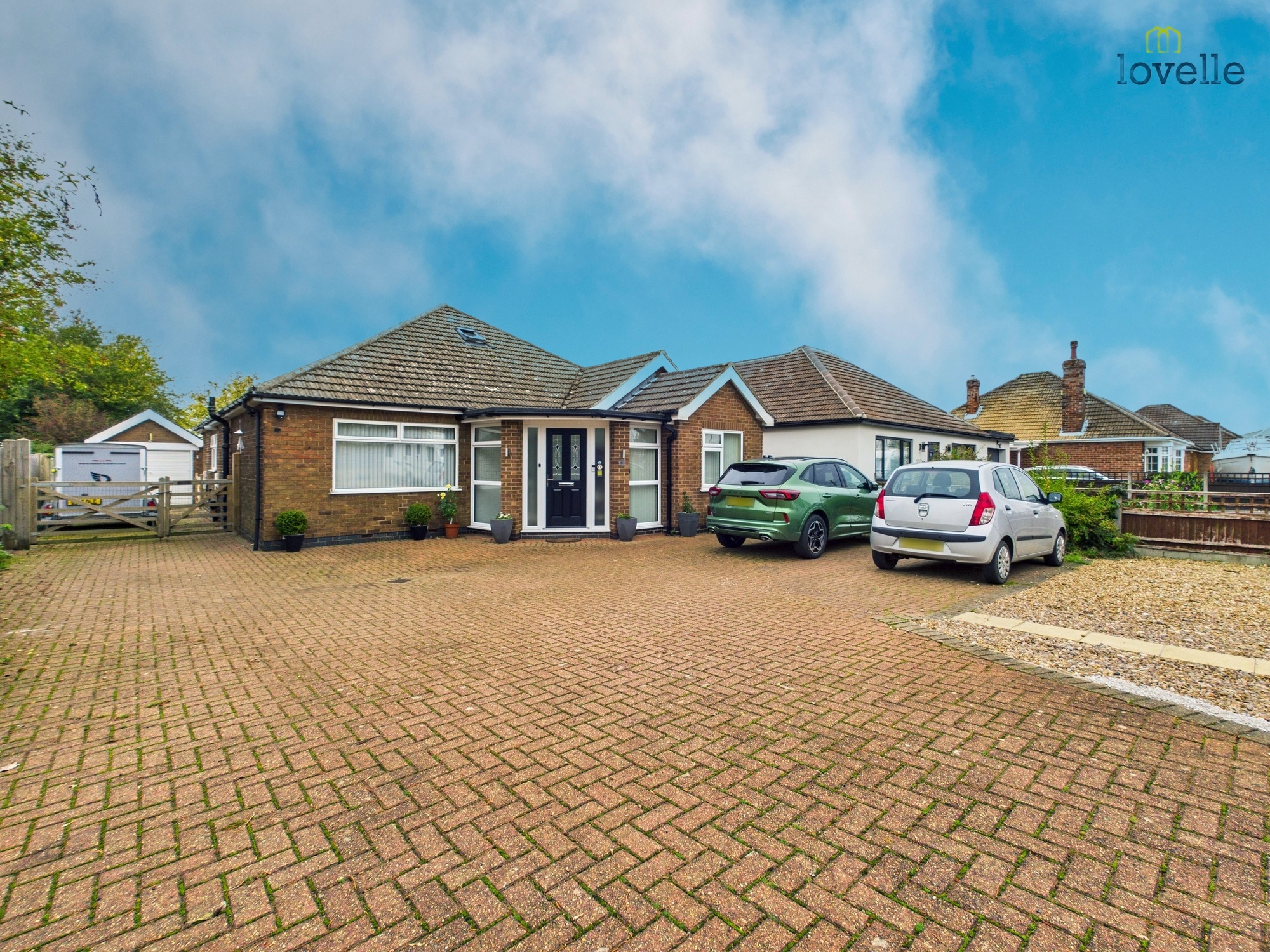 3 bedroom Detached bungalow For Sale