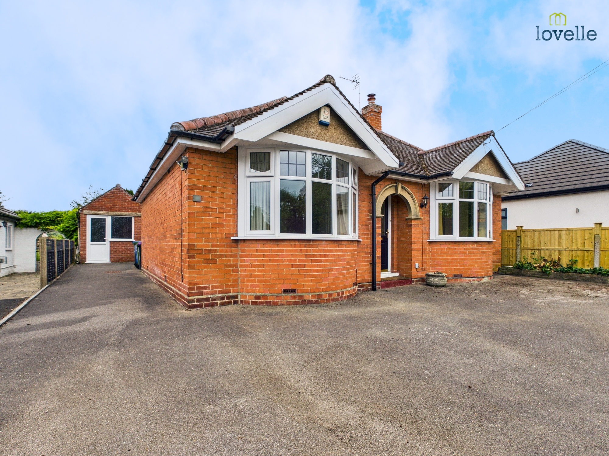3 bedroom Detached bungalow Under Offer