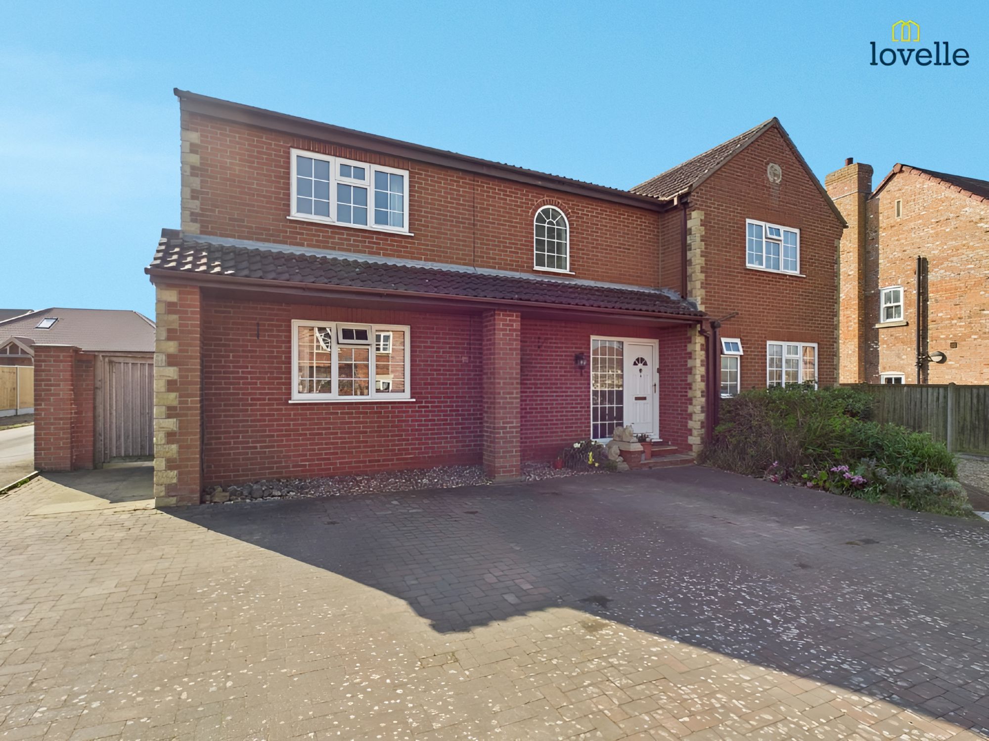4 bedroom Detached house For Sale