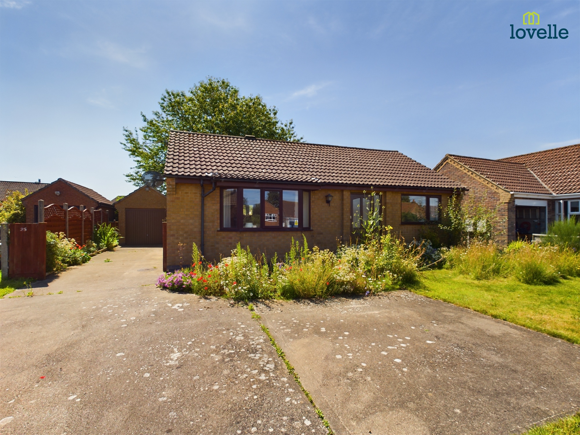 2 bedroom Detached bungalow For Sale