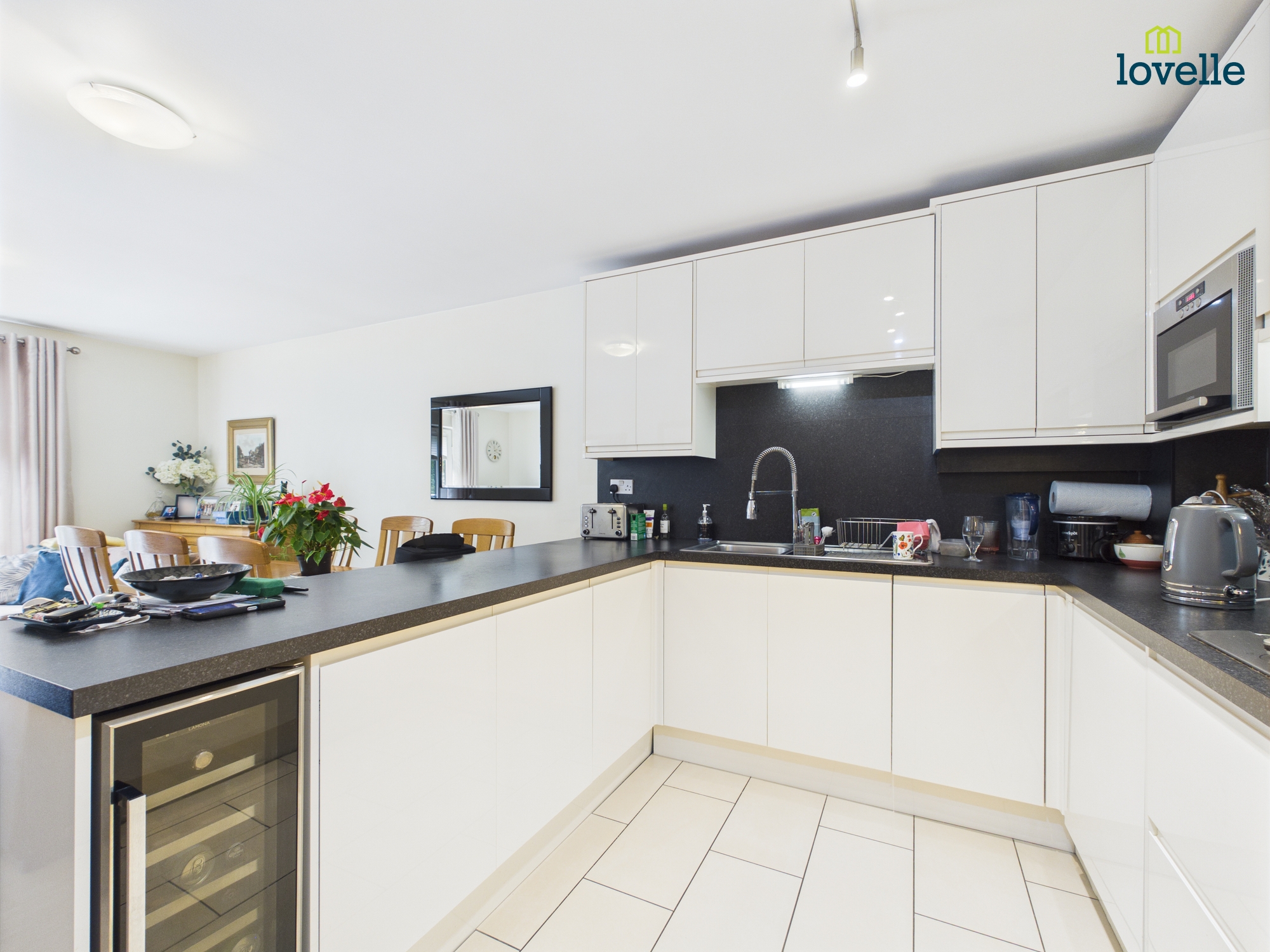 2 bedroom Flat For Sale