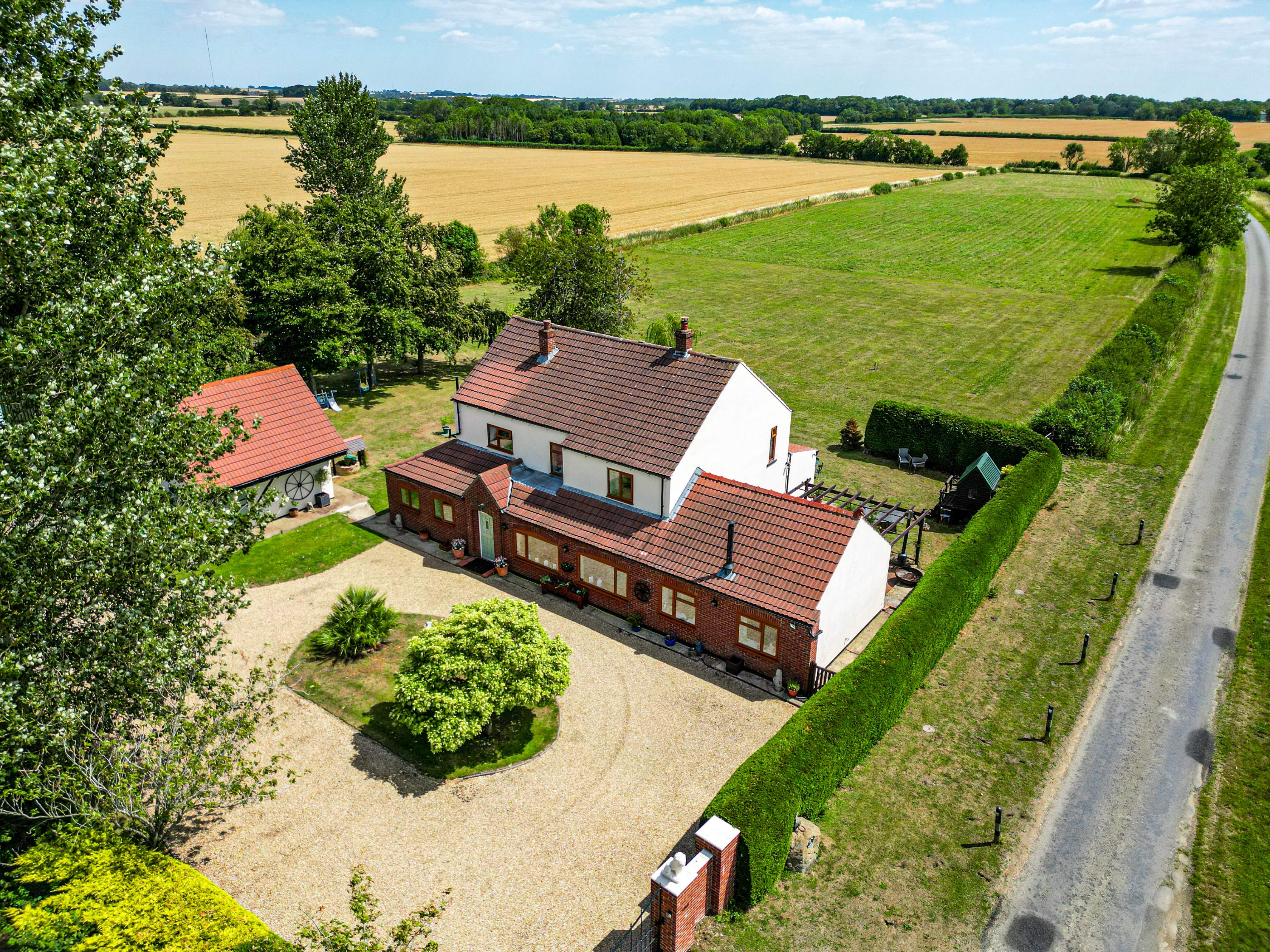 3 bedroom Detached house Under Offer