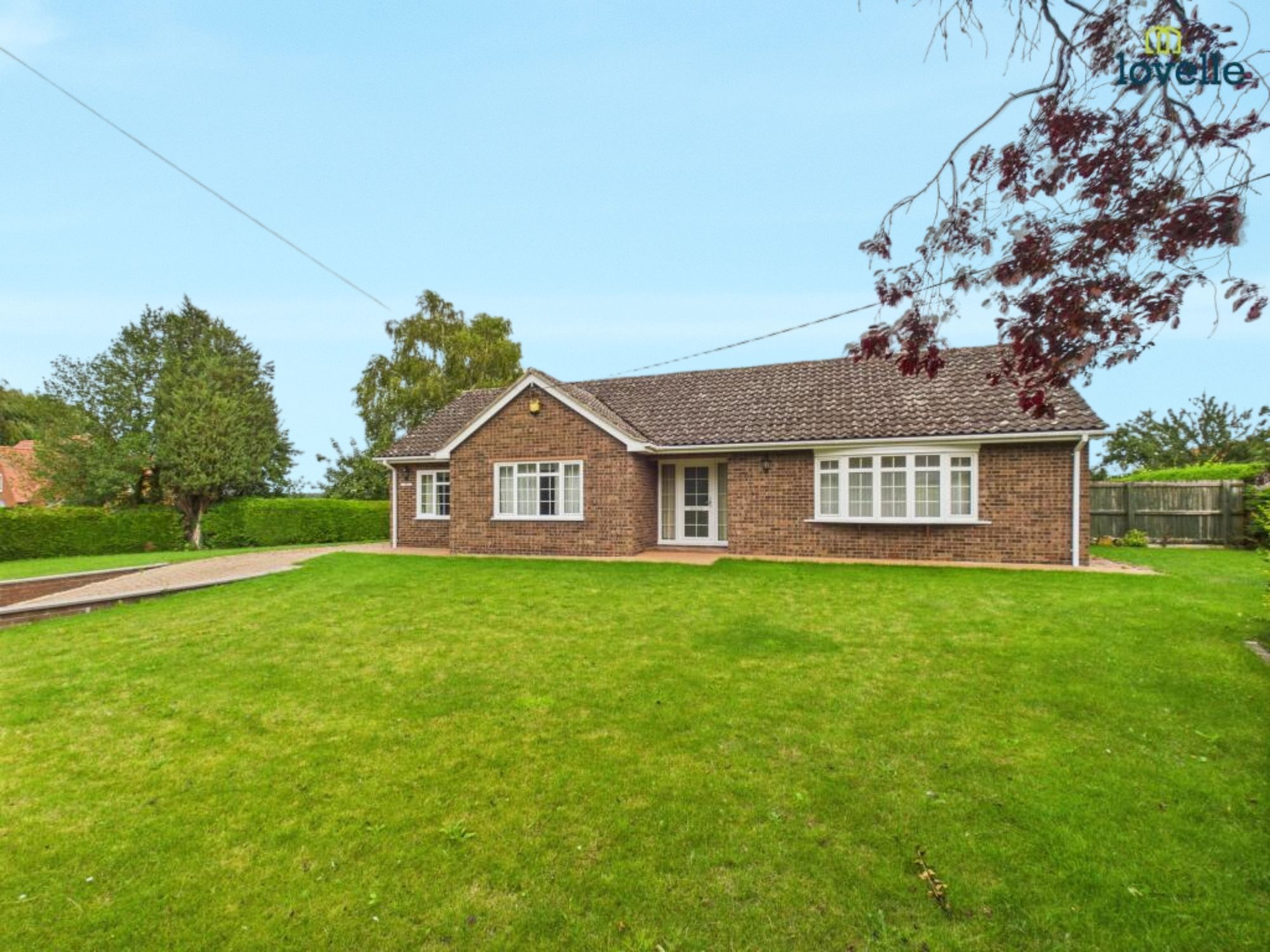 3 bedroom Detached bungalow For Sale