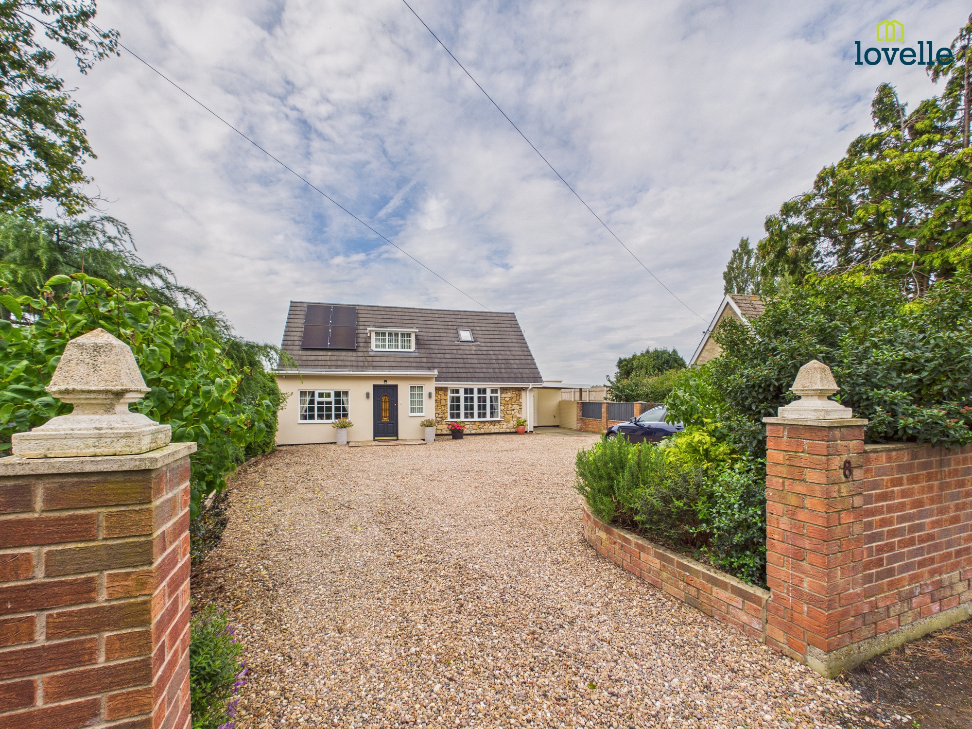 3 bedroom Detached house For Sale