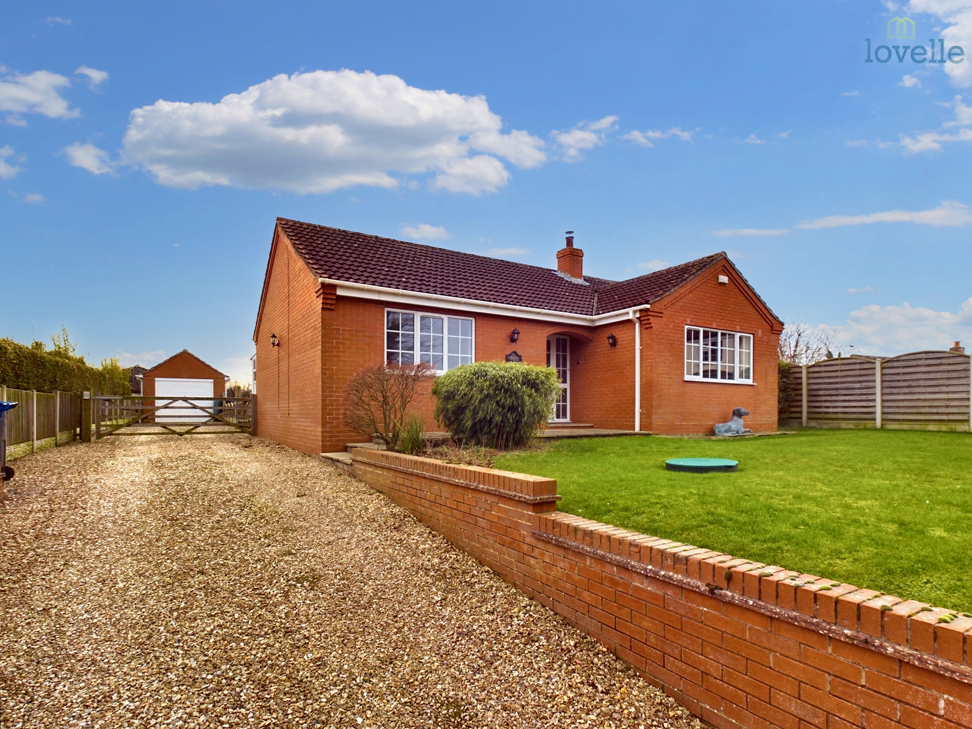 2 bedroom Detached bungalow For Sale