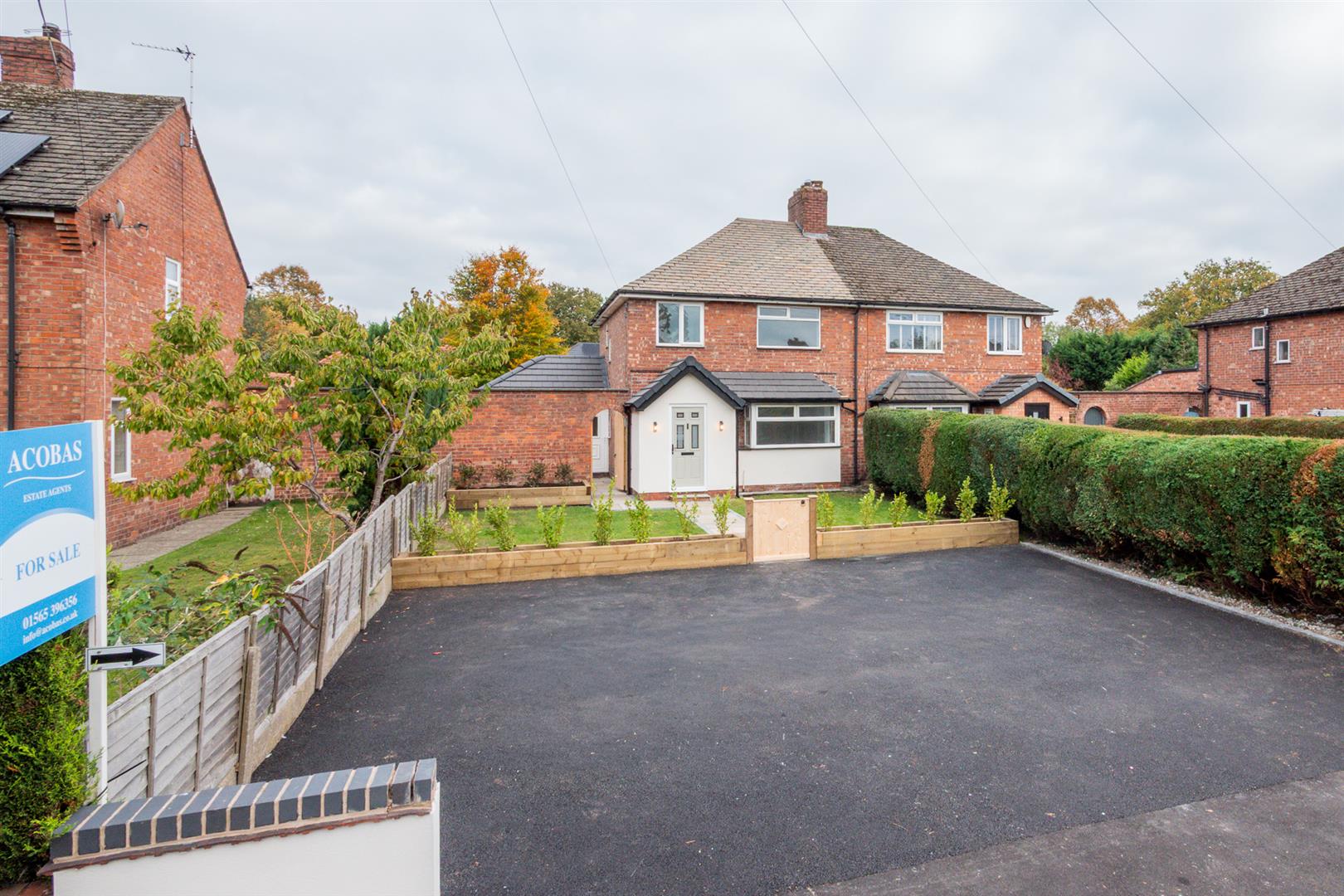 3 bedroom Semi-detached house For Sale