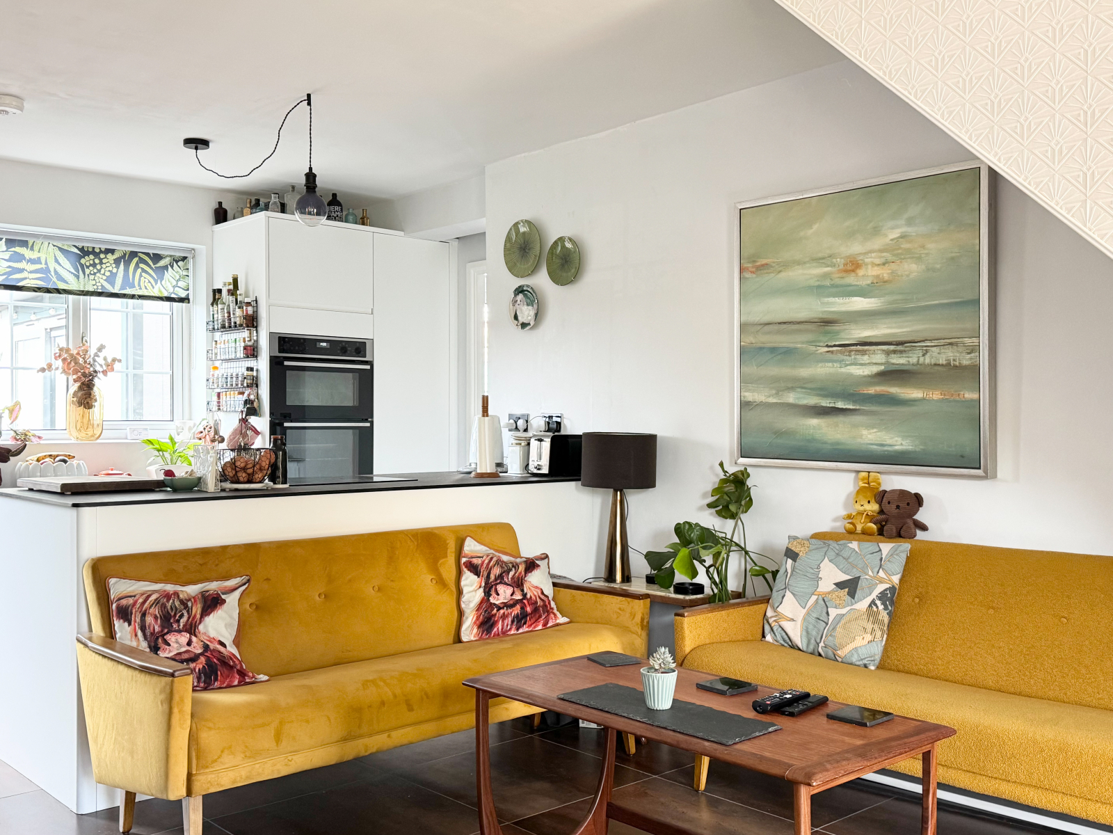 3 bedroom Semi-detached house Under Offer