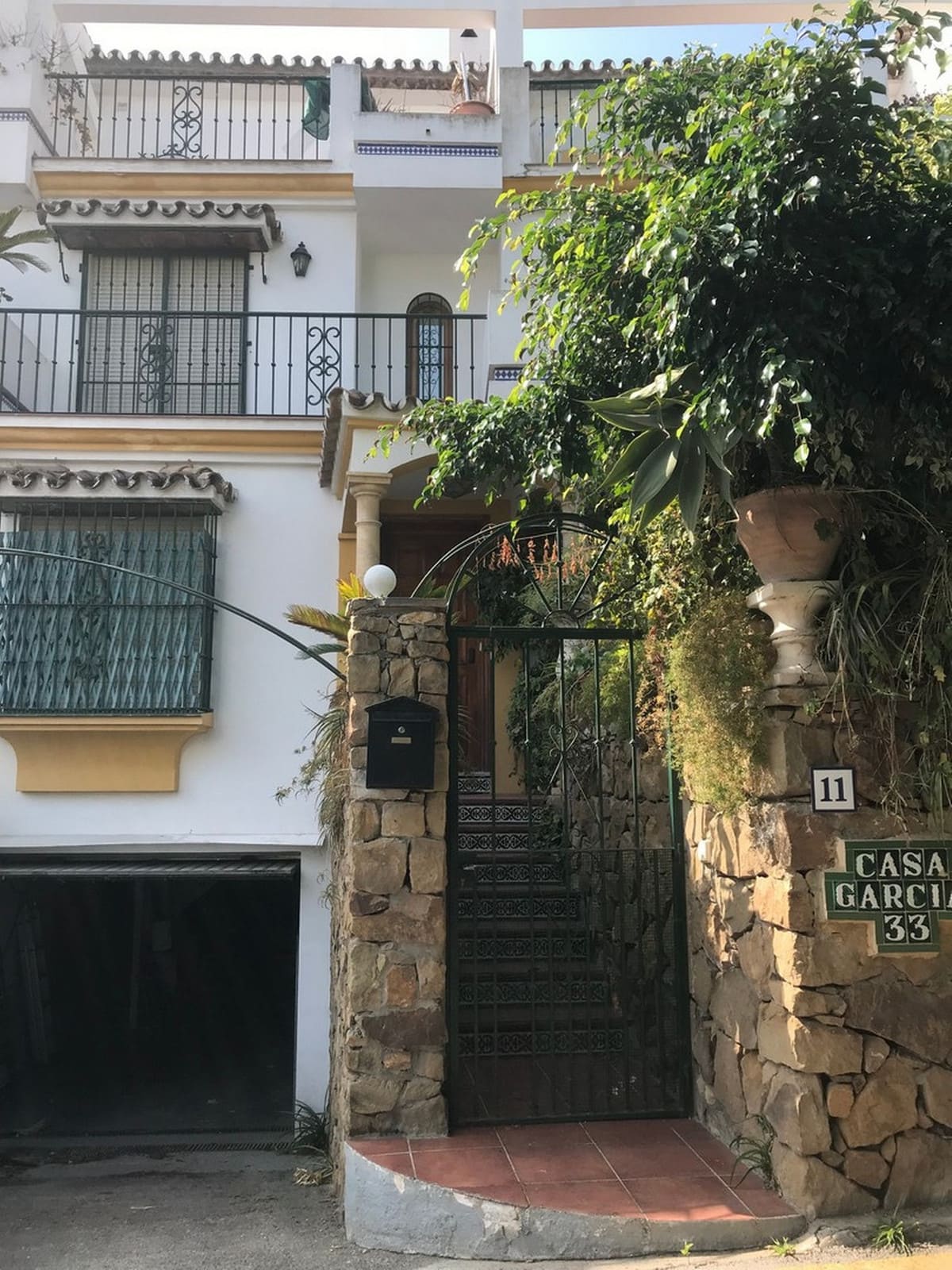 5 bedroom Villa For Sale