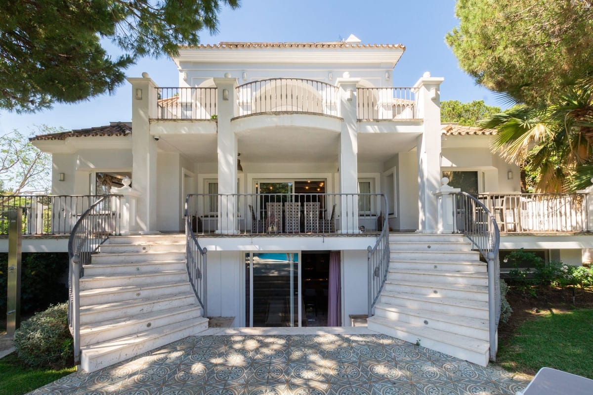 6 bedroom Villa For Sale