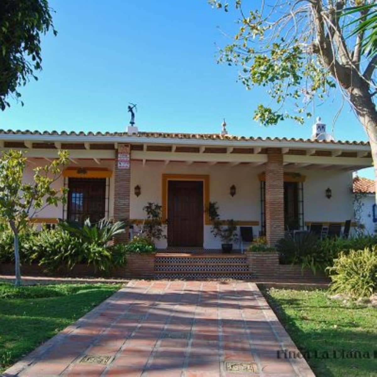 5 bedroom Villa For Sale