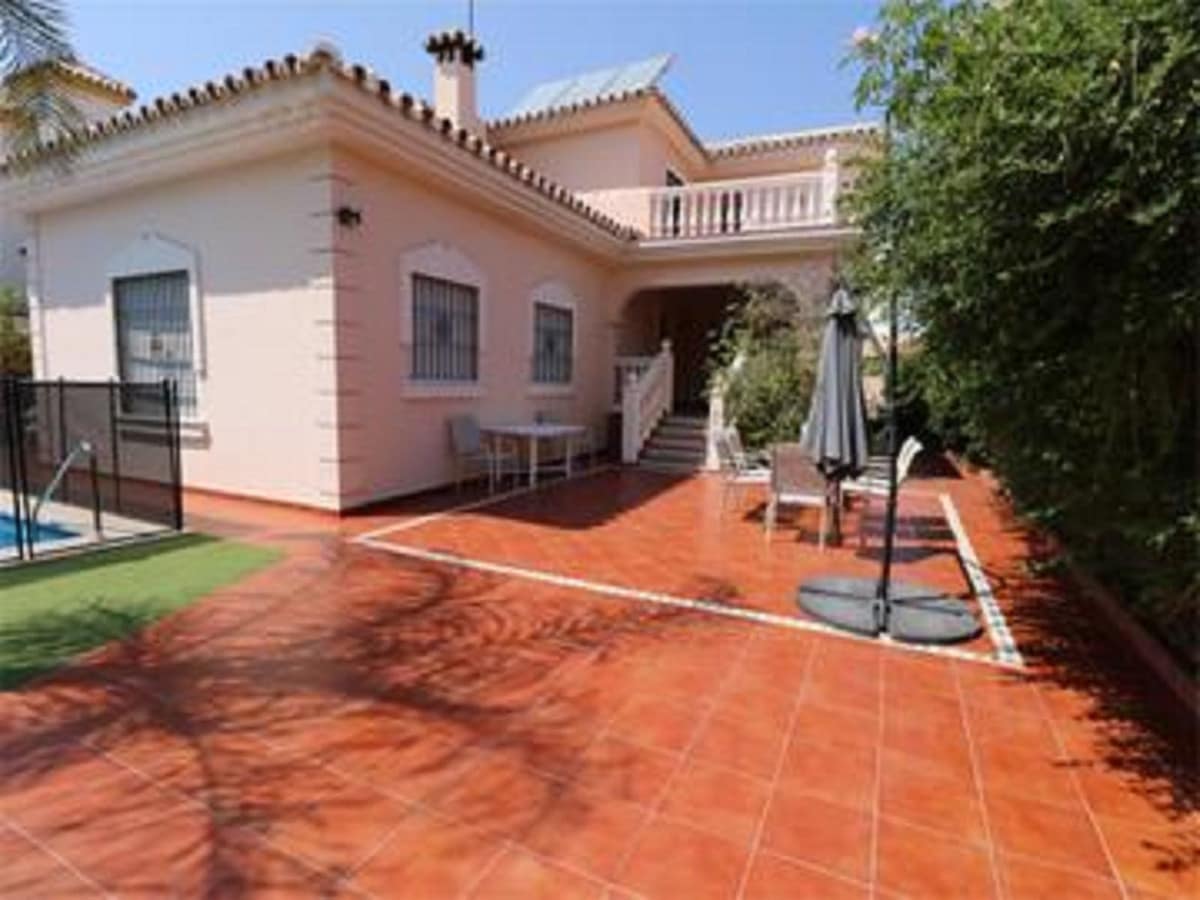 6 bedroom Villa For Sale