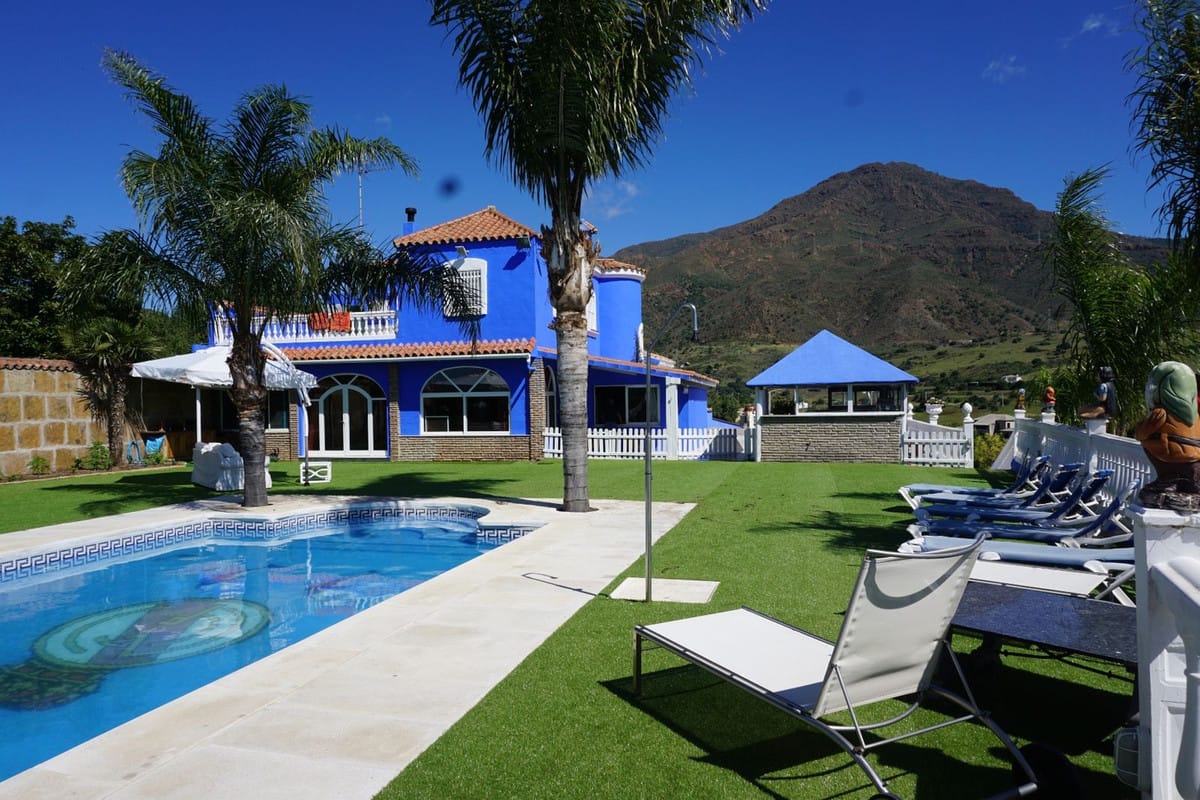 6 bedroom Villa For Sale
