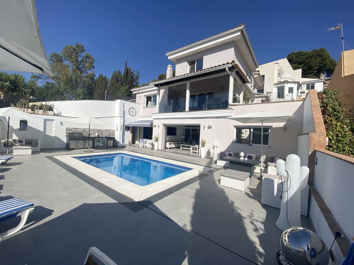 5 bedroom Villa For Sale