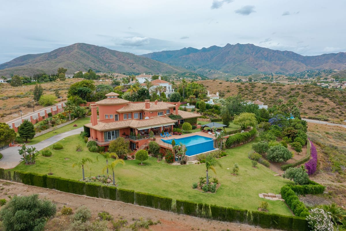 5 bedroom Villa For Sale
