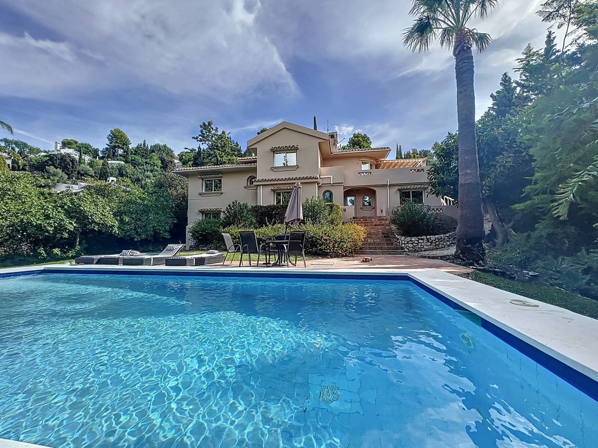 5 bedroom Villa For Sale
