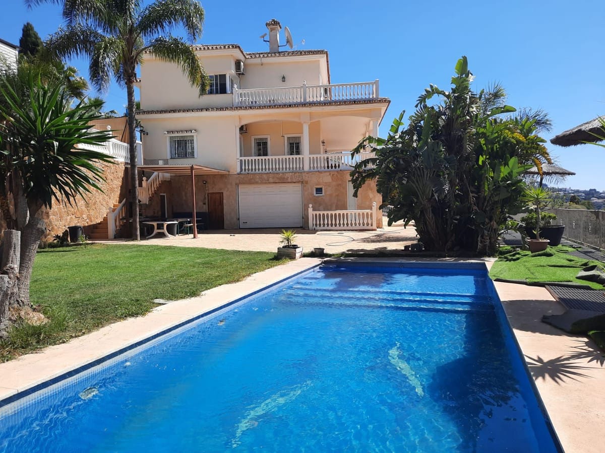 5 bedroom Villa For Sale