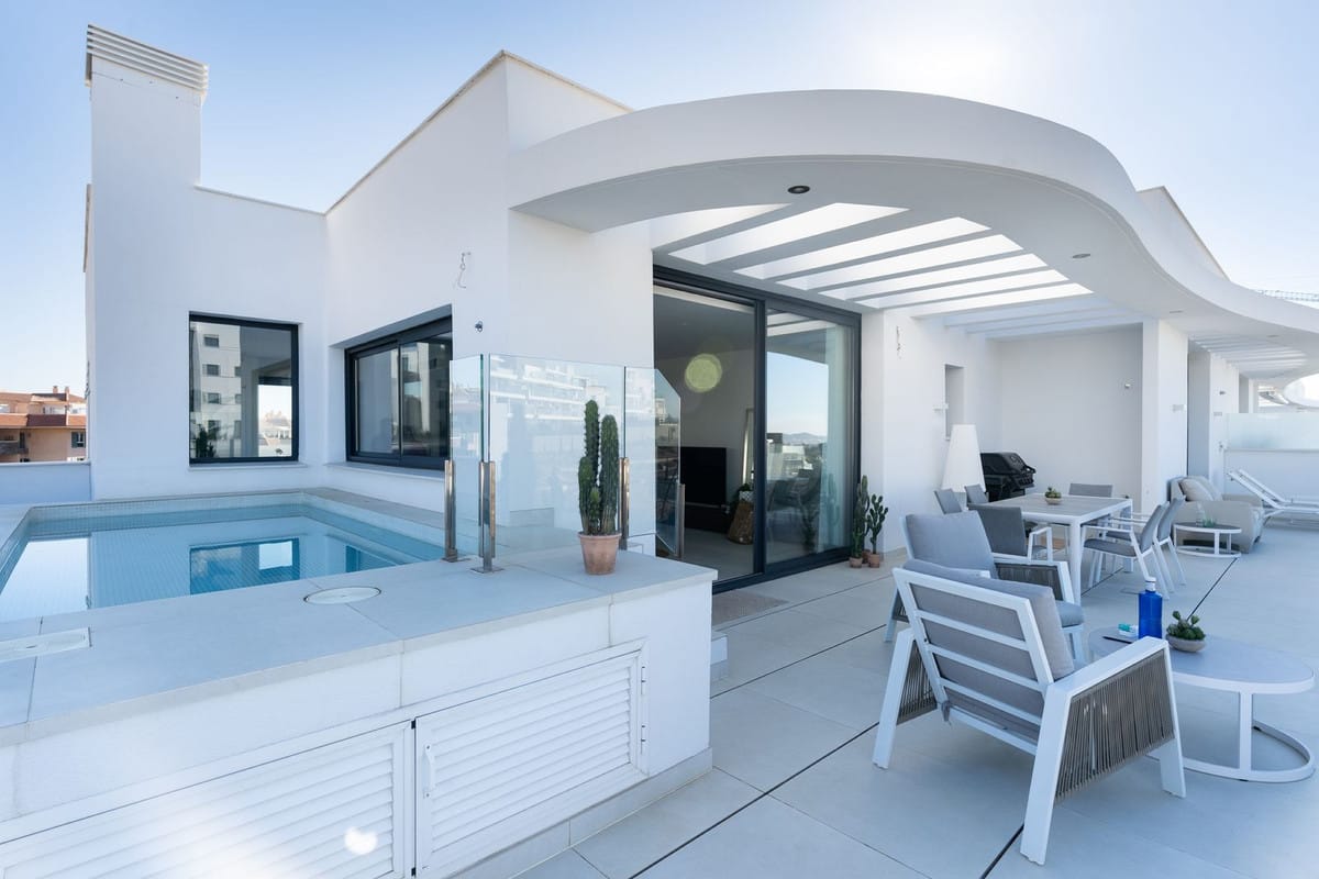 3 bedroom Apartment For Sale