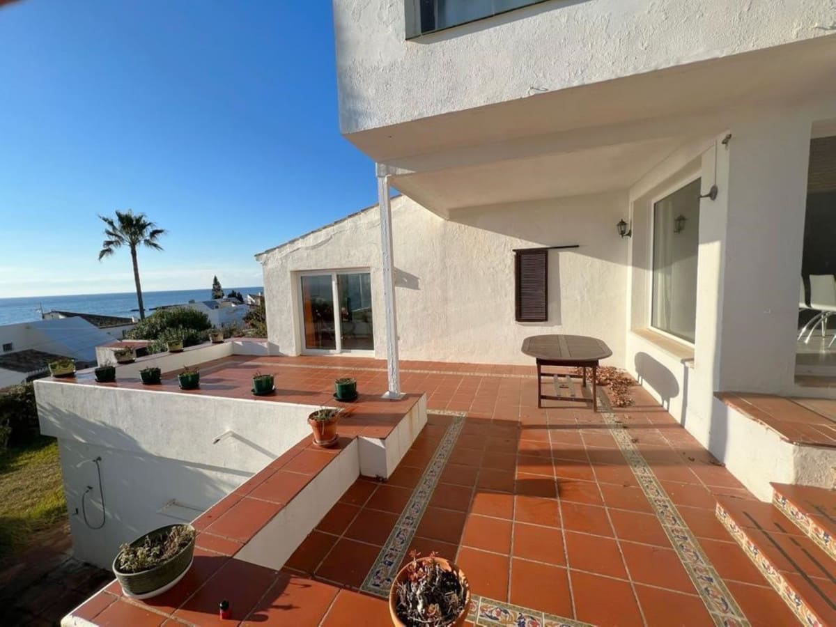 5 bedroom Villa For Sale