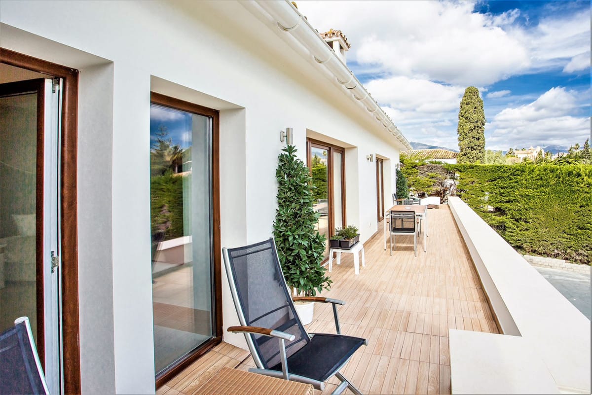 8 bedroom Villa For Sale
