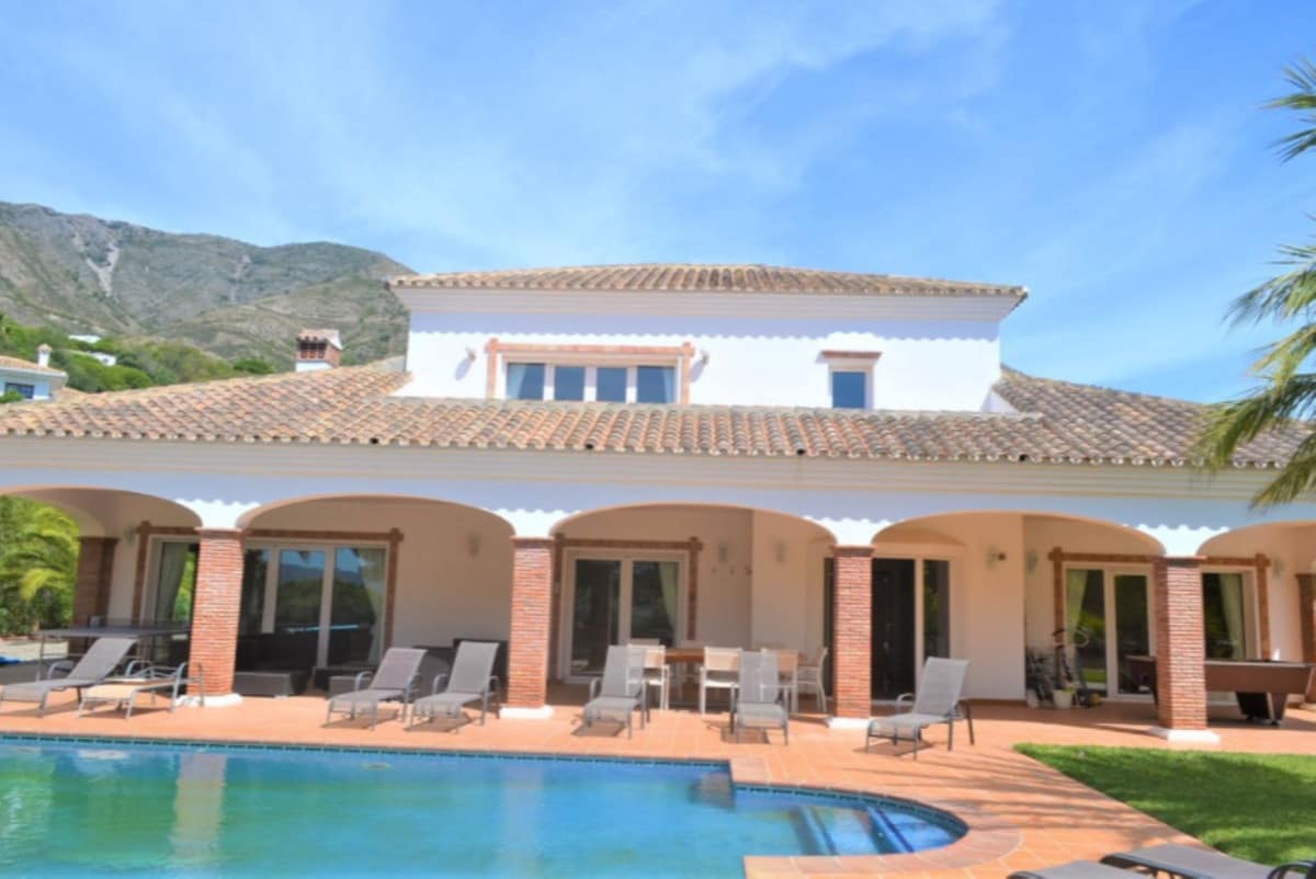5 bedroom Villa For Sale