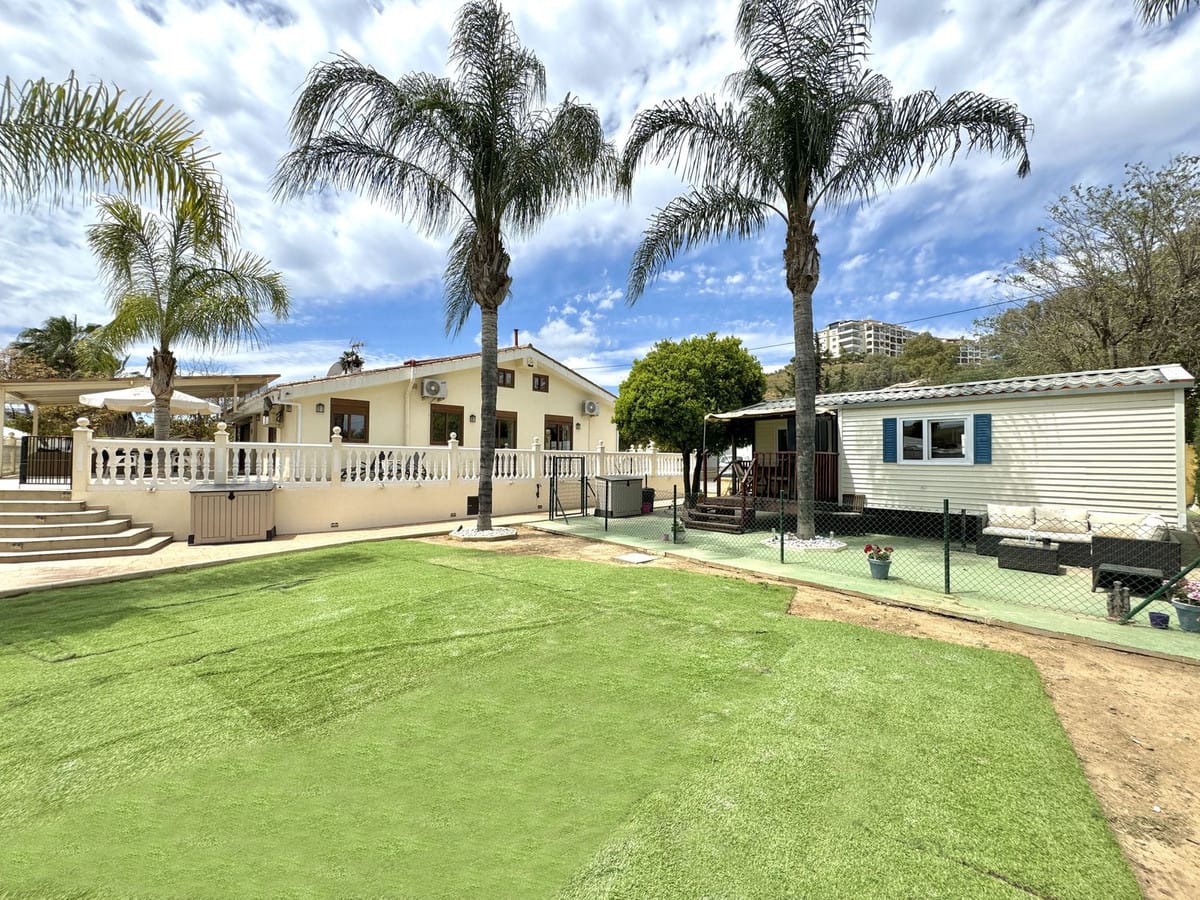 5 bedroom Villa For Sale