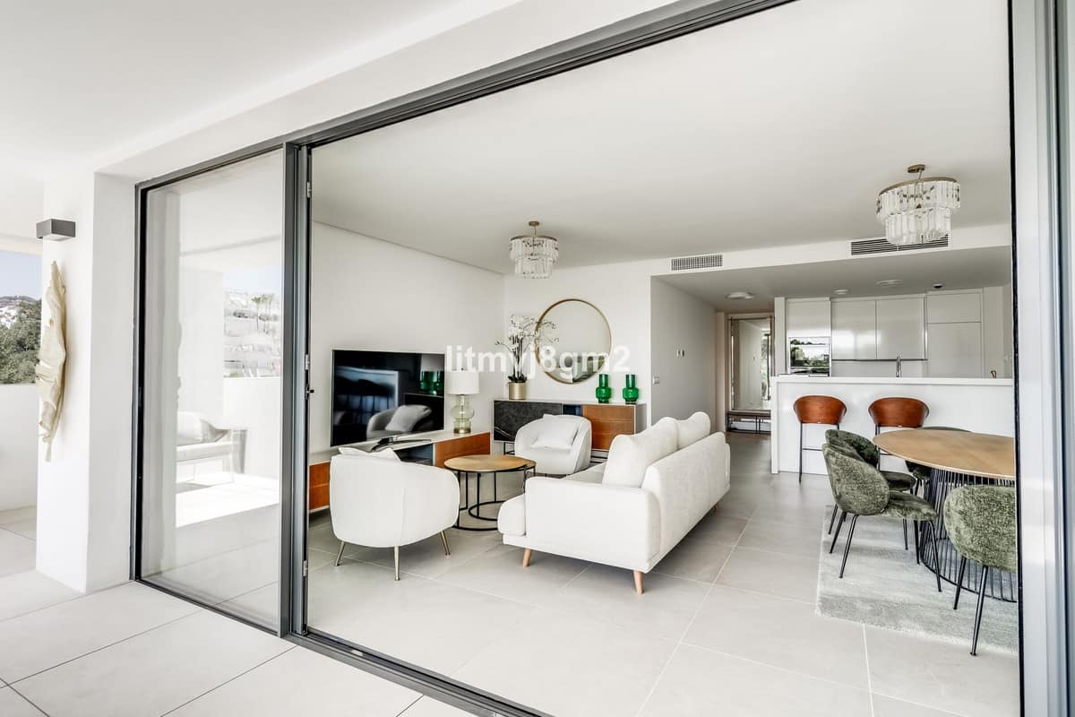 3 bedroom Apartment For Sale