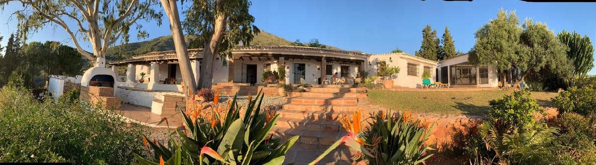 5 bedroom Villa For Sale