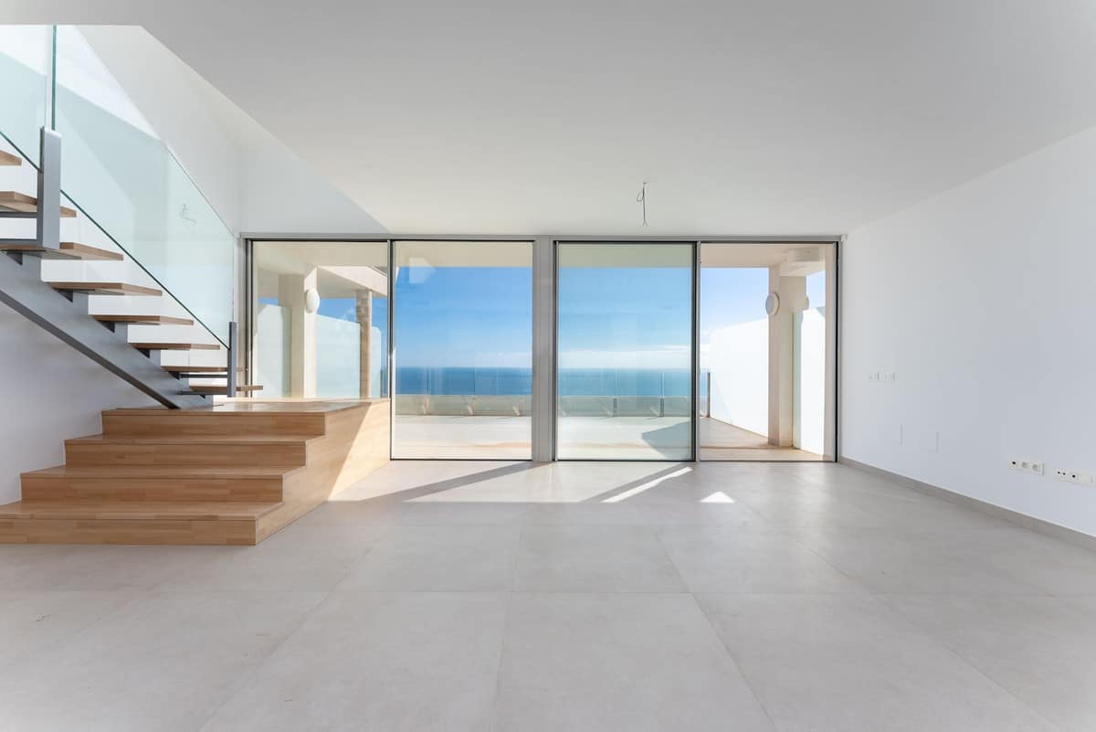 3 bedroom Apartment For Sale