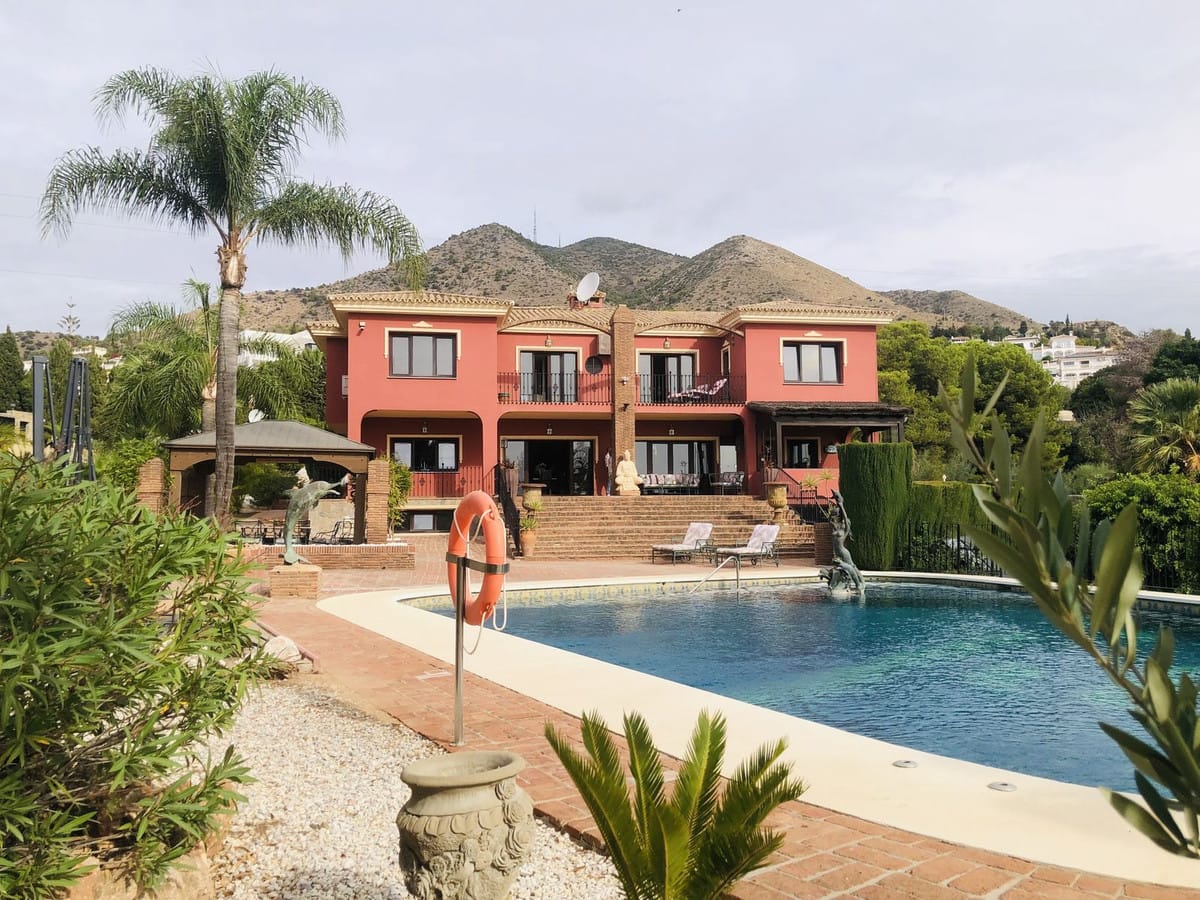 7 bedroom Villa For Sale