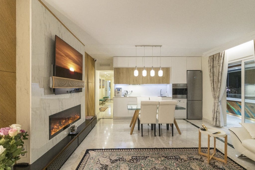 3 bedroom Apartment For Sale