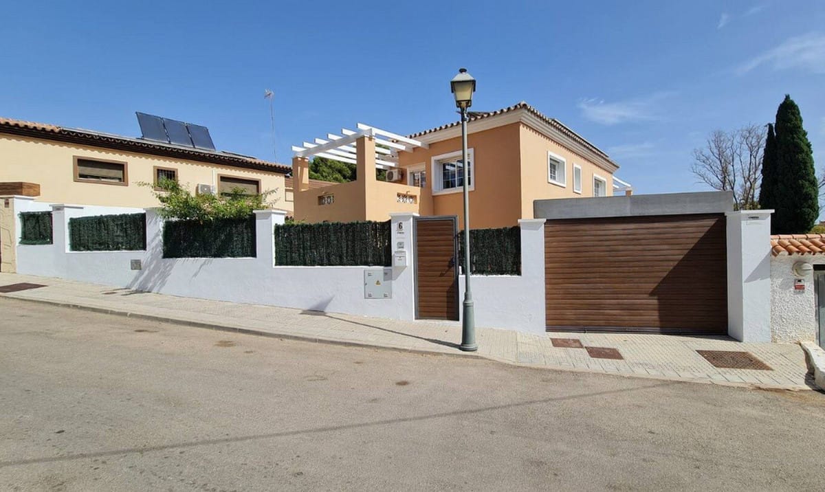 5 bedroom Villa For Sale