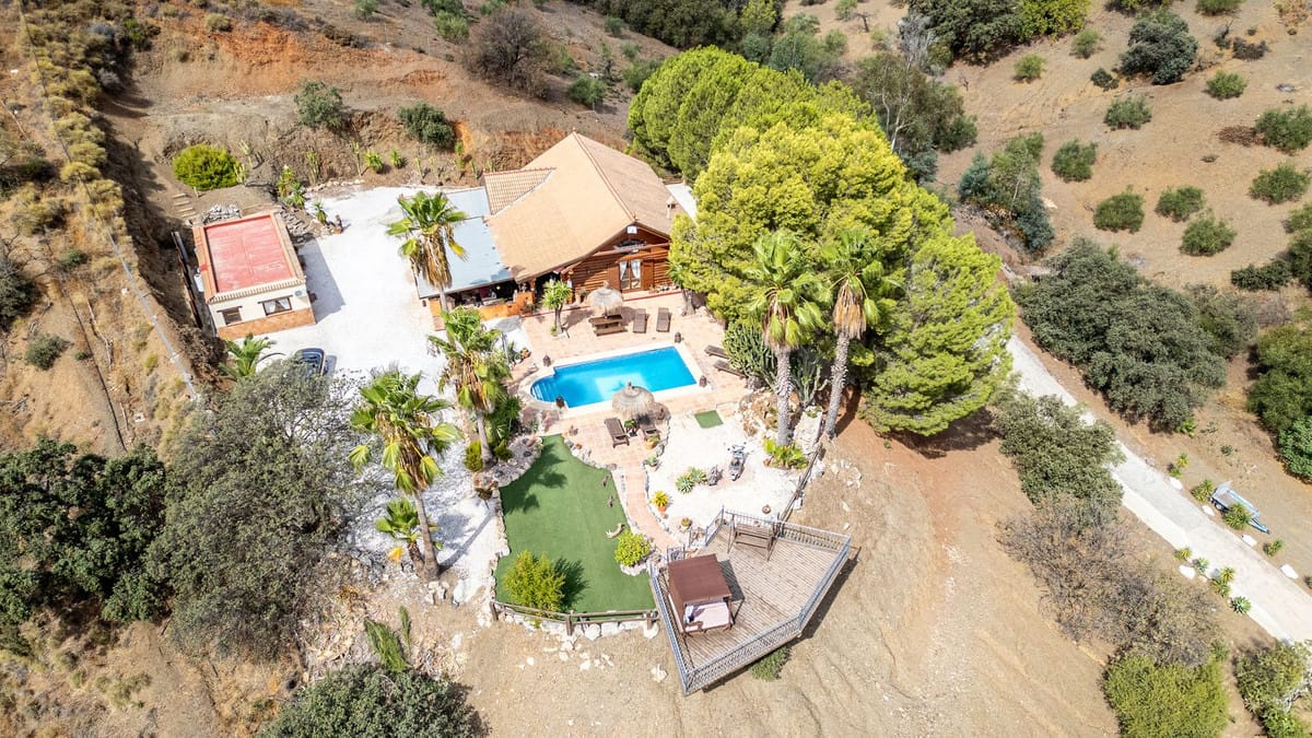 6 bedroom Villa For Sale