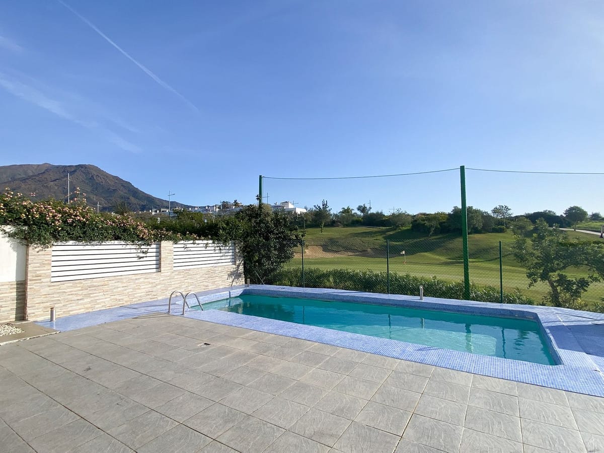5 bedroom Villa For Sale