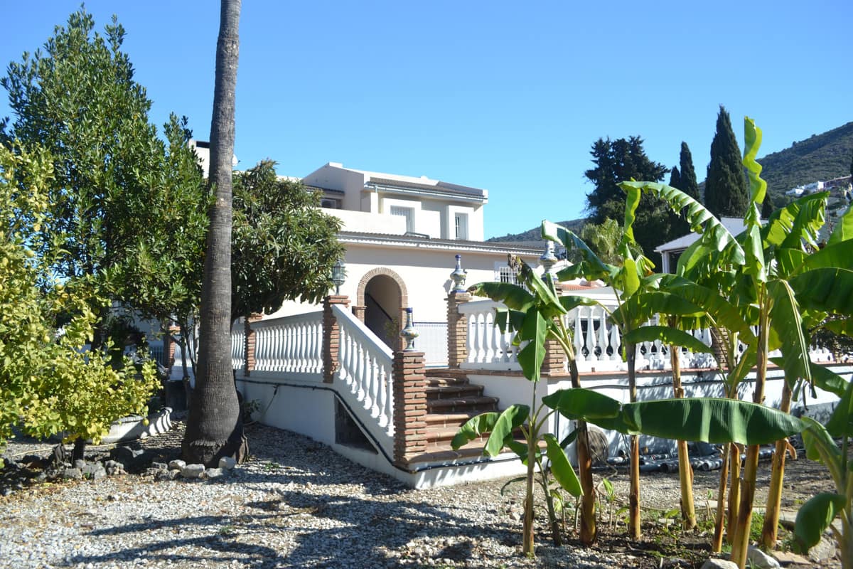 6 bedroom Villa For Sale