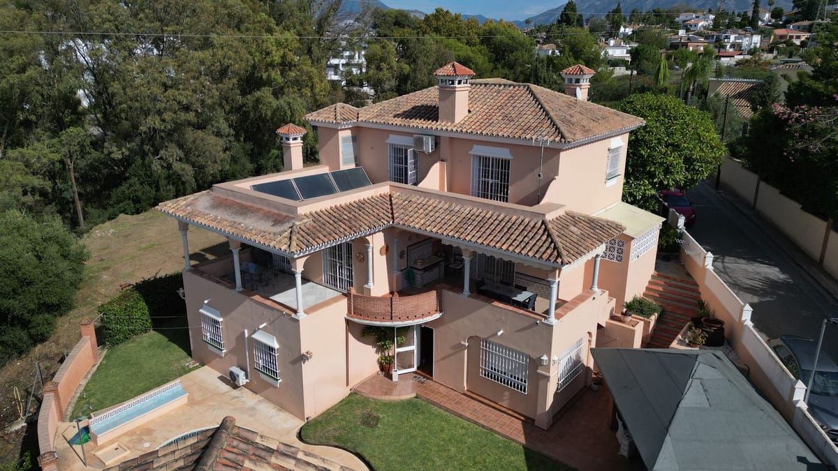 6 bedroom Villa For Sale