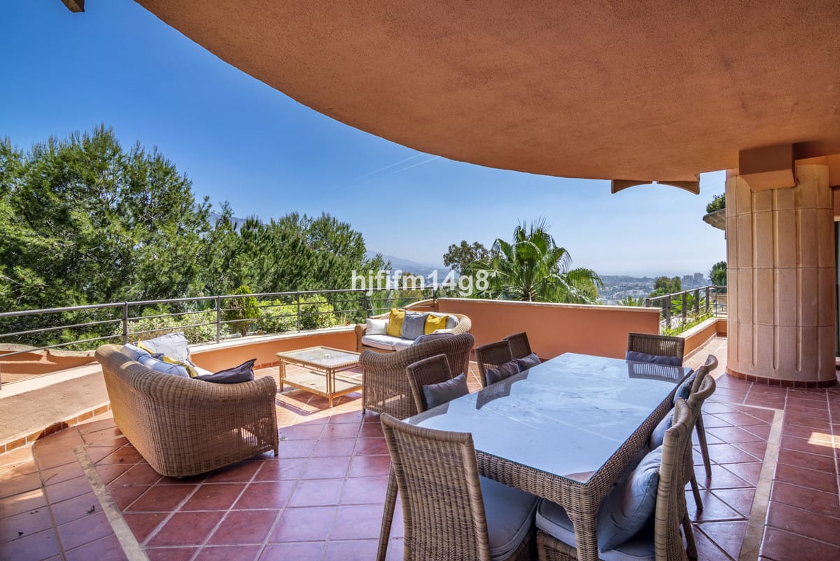4 bedroom Apartment For Sale