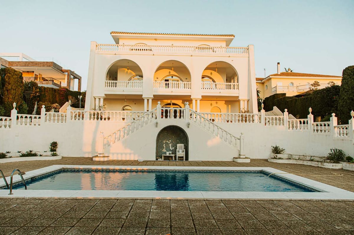 6 bedroom Villa For Sale