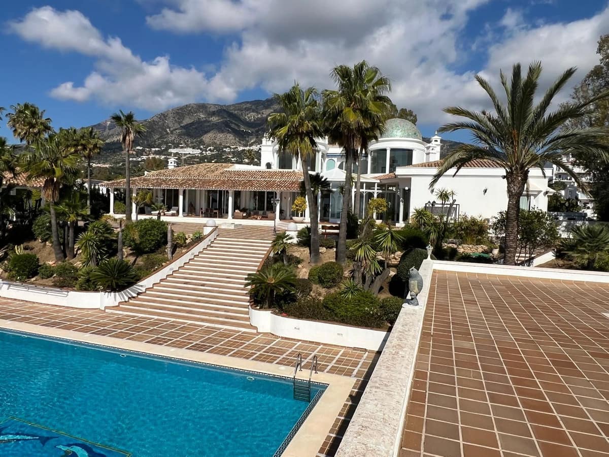 6 bedroom Villa For Sale