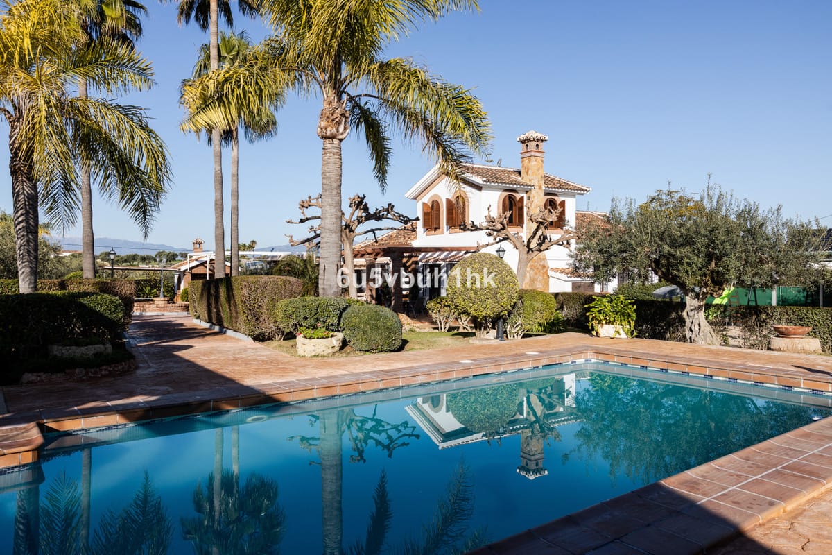 5 bedroom Villa For Sale