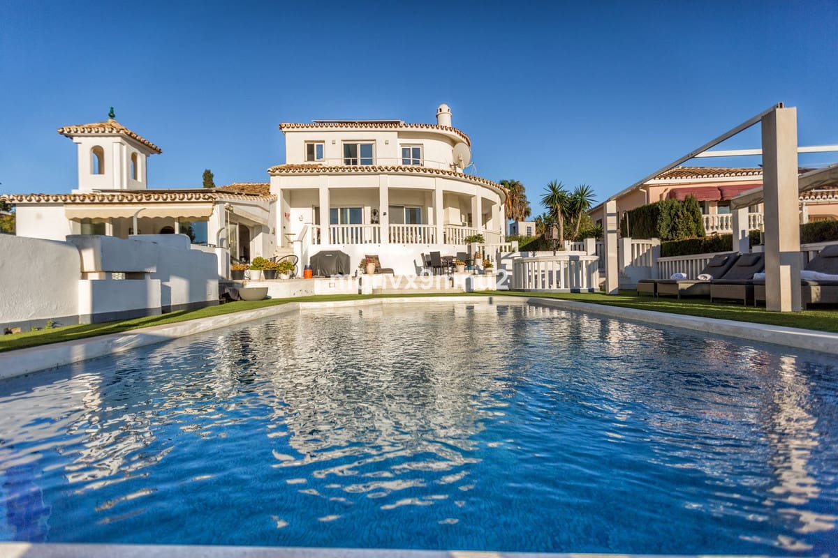 5 bedroom Villa For Sale