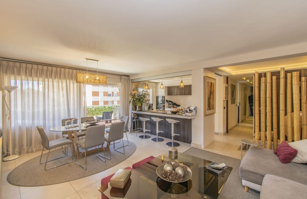 3 bedroom Apartment For Sale