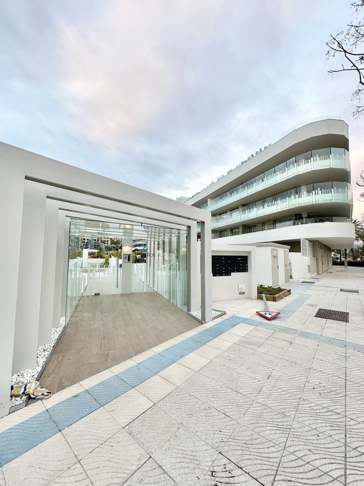 3 bedroom Apartment For Sale