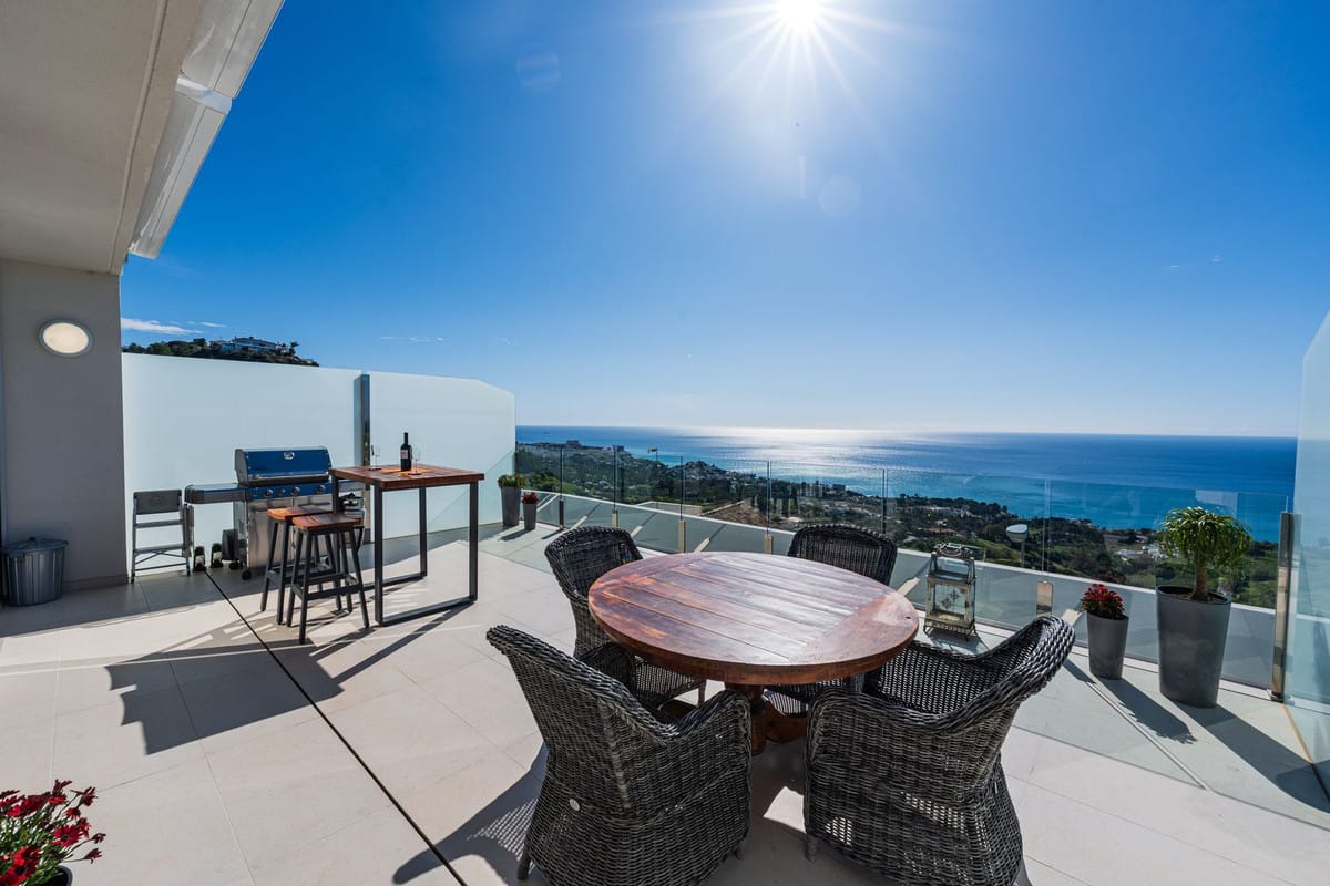 3 bedroom Apartment For Sale