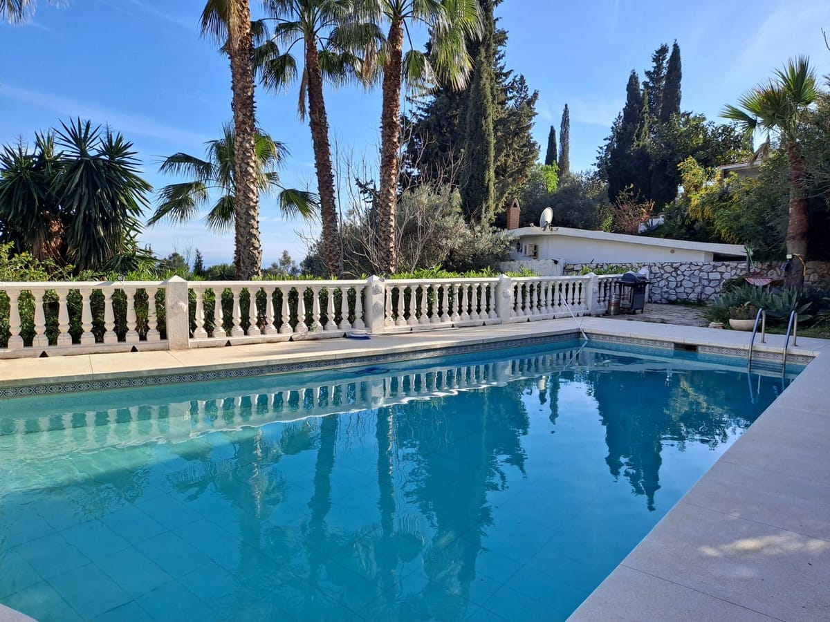 6 bedroom Villa For Sale
