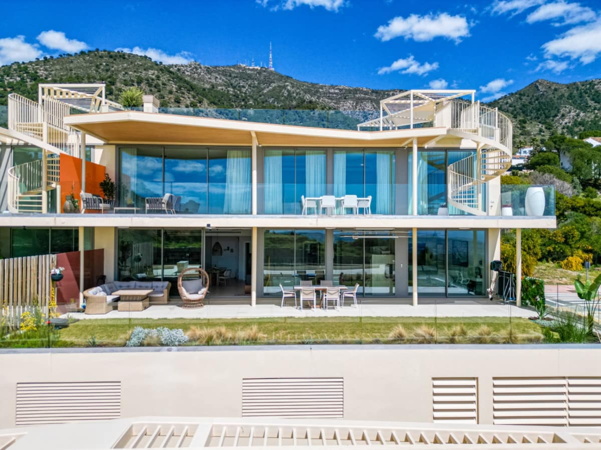 3 bedroom Apartment For Sale