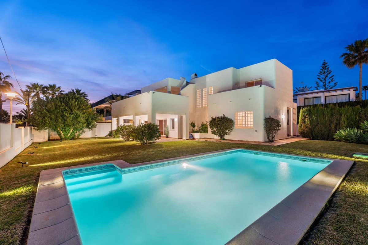 5 bedroom Villa For Sale
